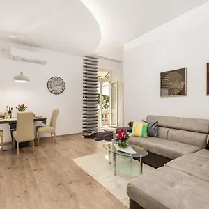 Quiet Center , Fiume Croazia